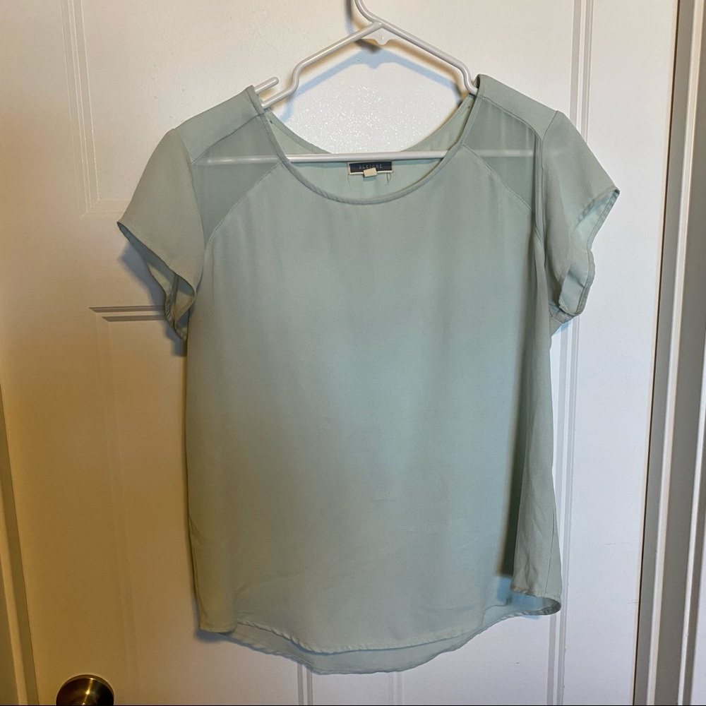 Pleione mint Flowy top size M